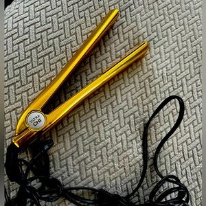 Ultra Chi straightener